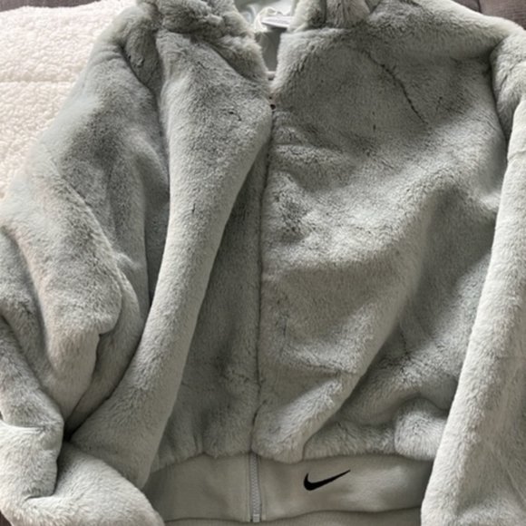 Nike Faux Fur Large - Picture 3 of 3